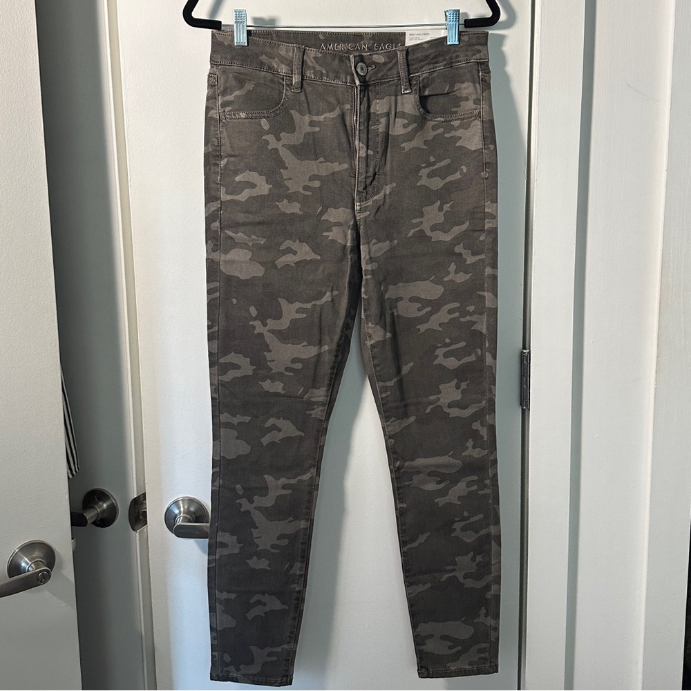 NWT American Eagle Next Level Hi-Rise Jegging (Camo) - Size 12